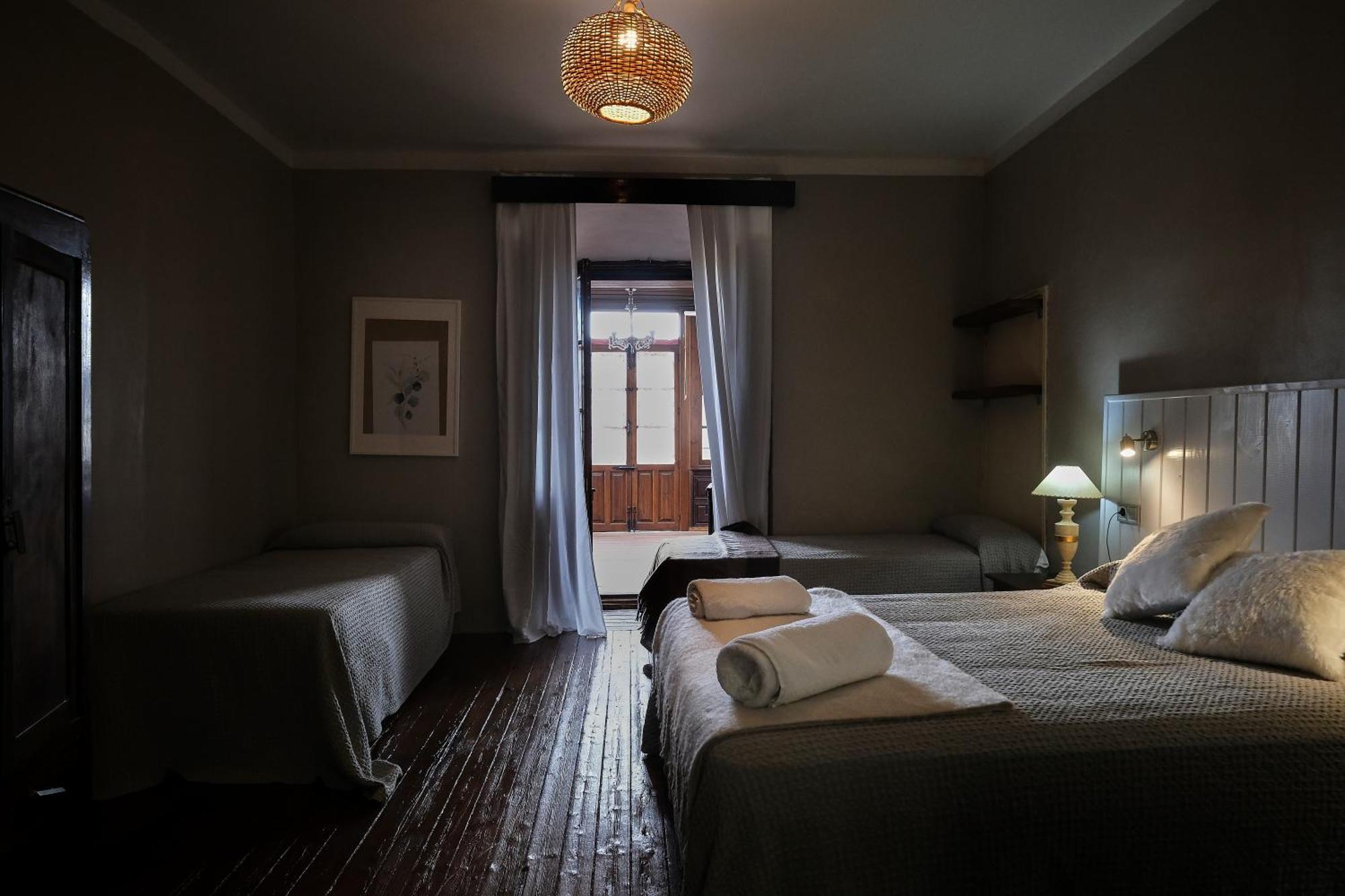 Casa Rural Palacio Conde De Aldana Con Piscina Entre Encinares Y Dehesas Terradillos Buitenkant foto