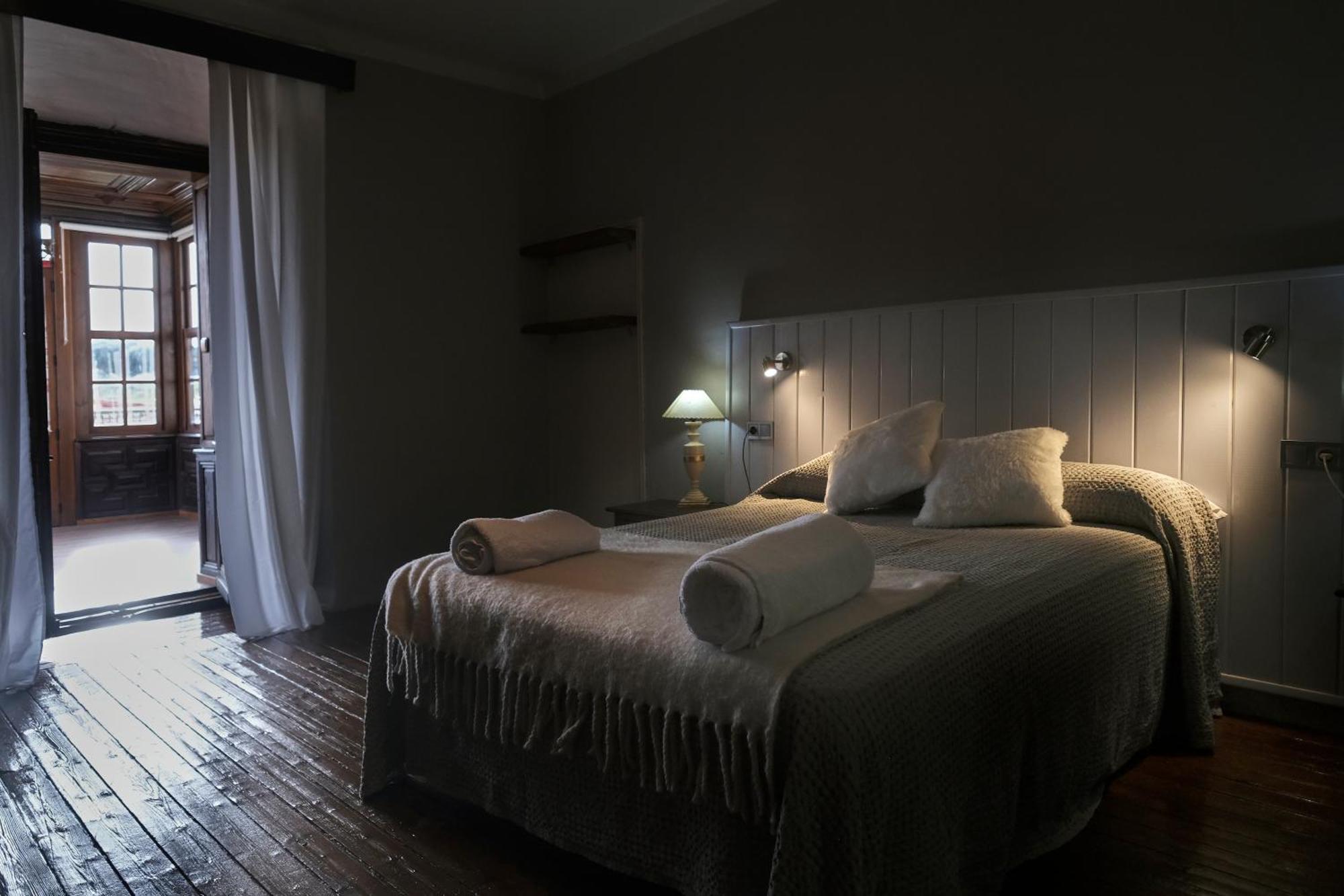 Casa Rural Palacio Conde De Aldana Con Piscina Entre Encinares Y Dehesas Terradillos Buitenkant foto