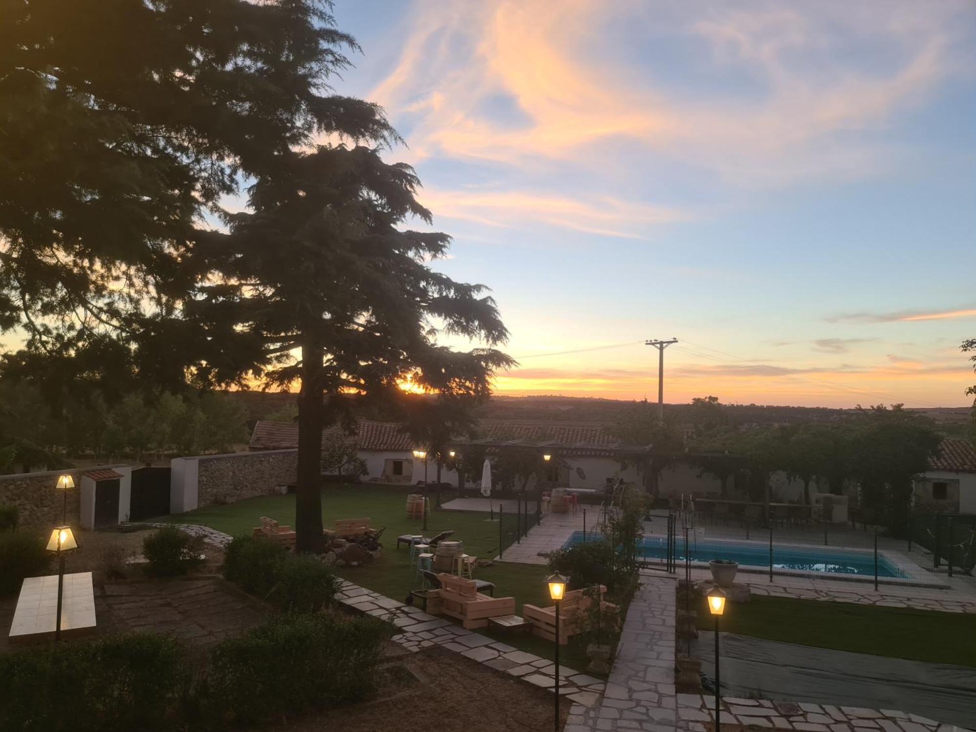 Casa Rural Palacio Conde De Aldana Con Piscina Entre Encinares Y Dehesas Terradillos Buitenkant foto